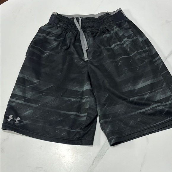 Under Armour Men's Black Shorts - Picture 1 of 3